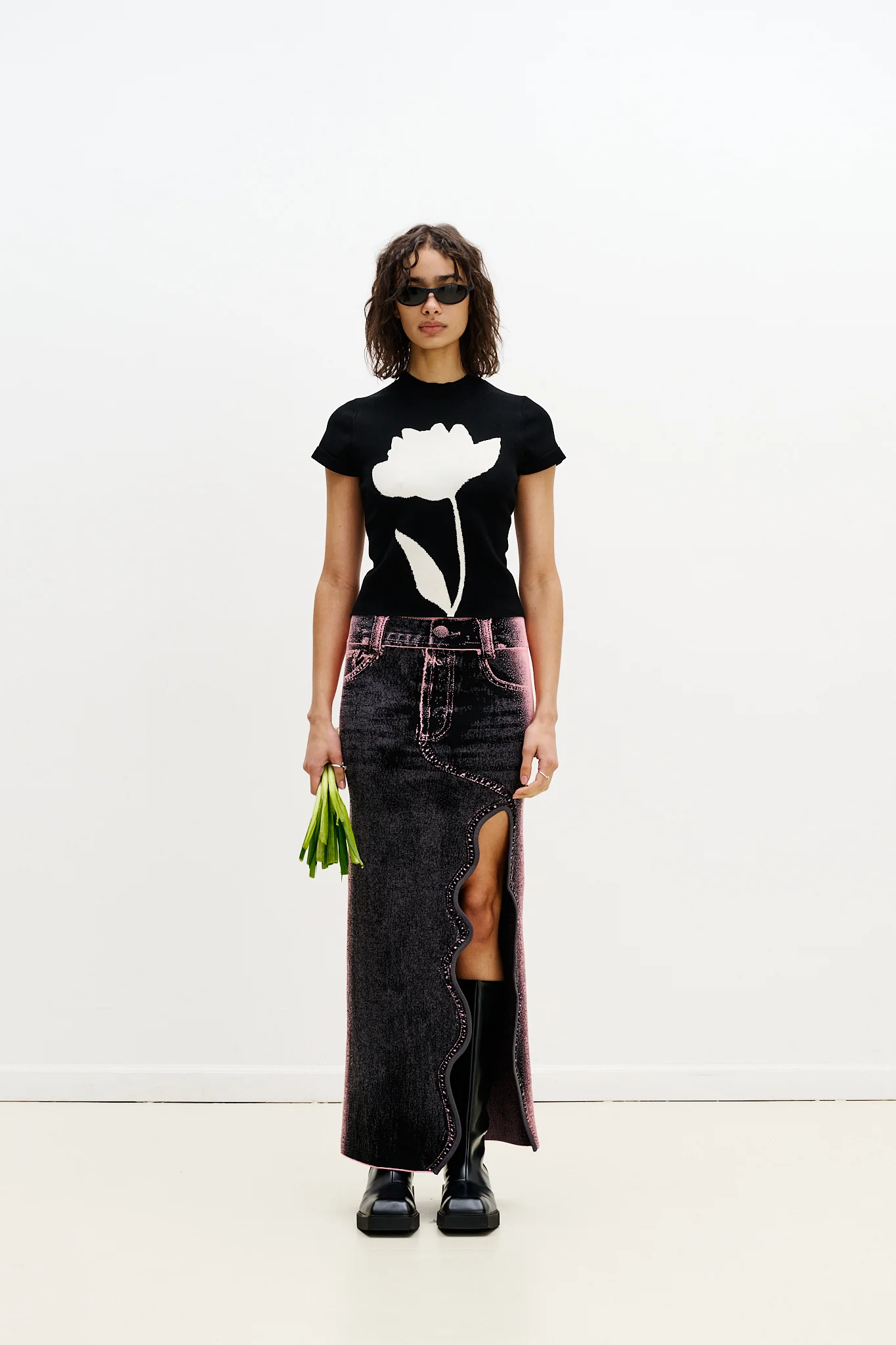 HANA UV REACTIVE FLOWER TSHIRT - Image 3
